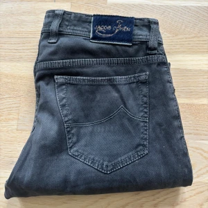 Jacob Cohen jeans - Säljer nu ett par riktigt fräscha Jacob Cohen jeans i storlek w32. Hör av dig vid minsta lilla fundering🙌🤩