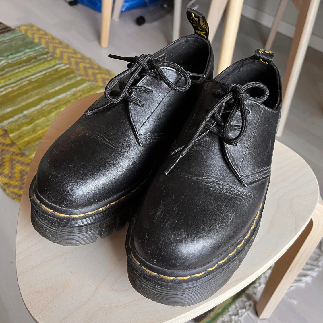 Svarta Dr. Martens skor i skinn strl 38