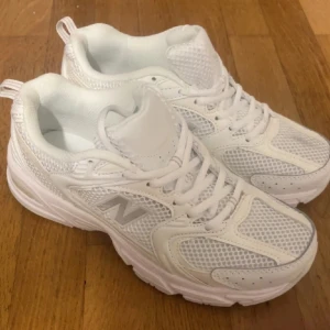 Vita New Balance 530  - Helt nya newbalances, Säljs då intresset för skorna tappats, priset kan diskuteras vid snabb affär