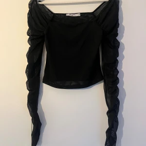 Mesh topp  - Mesh topp från nakd i stl xs 