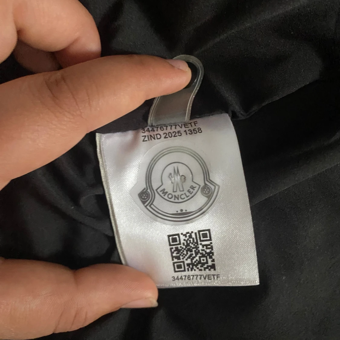 Svart vindjacka från Moncler med huva - 3