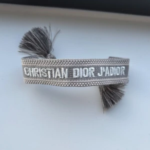 Grå  Dior  armband - Helt ny