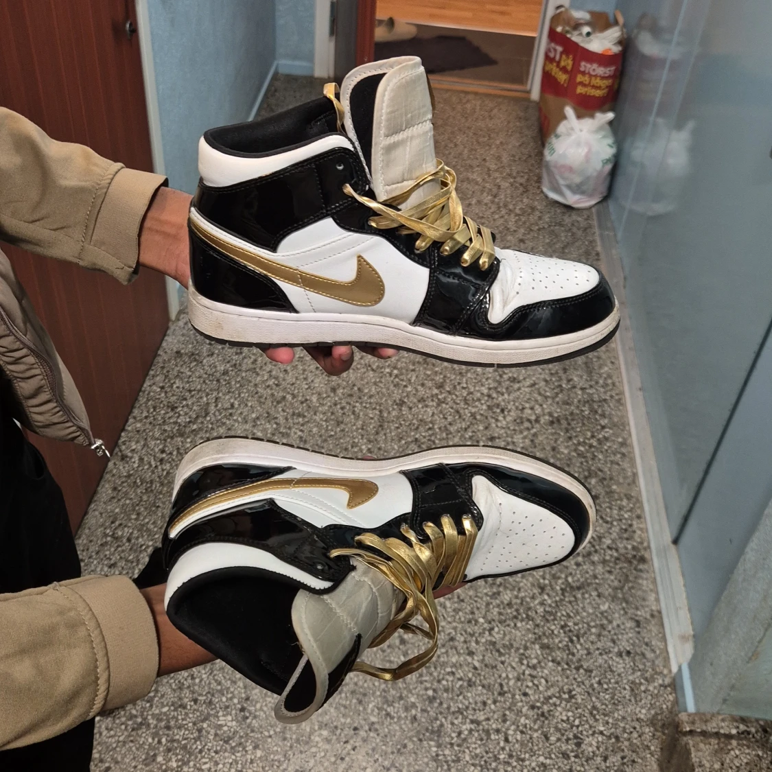 Nike Air Jordan 1 Gold/Black/White - 2