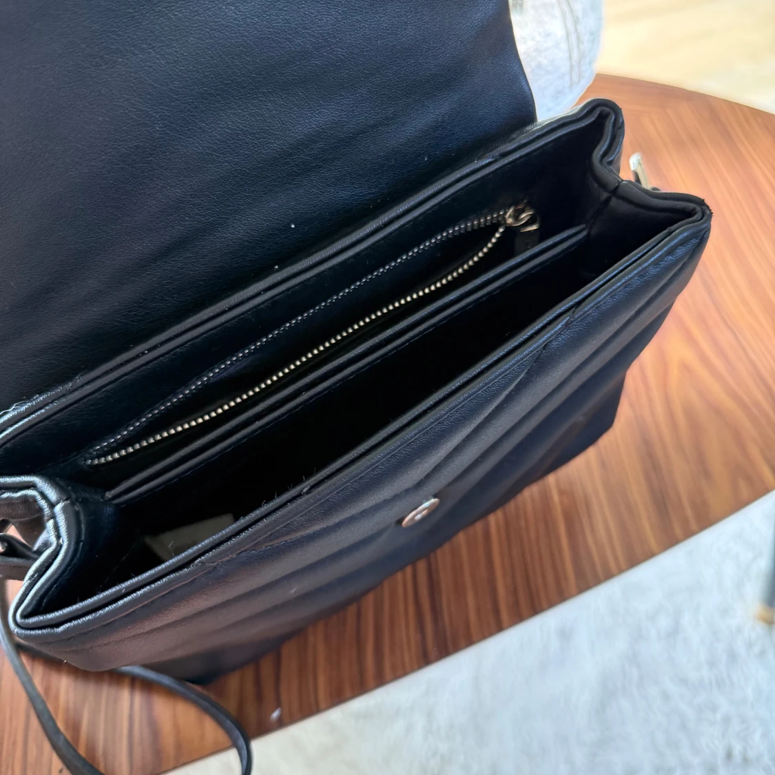 Svart quiltad axelväska från YSL - 2