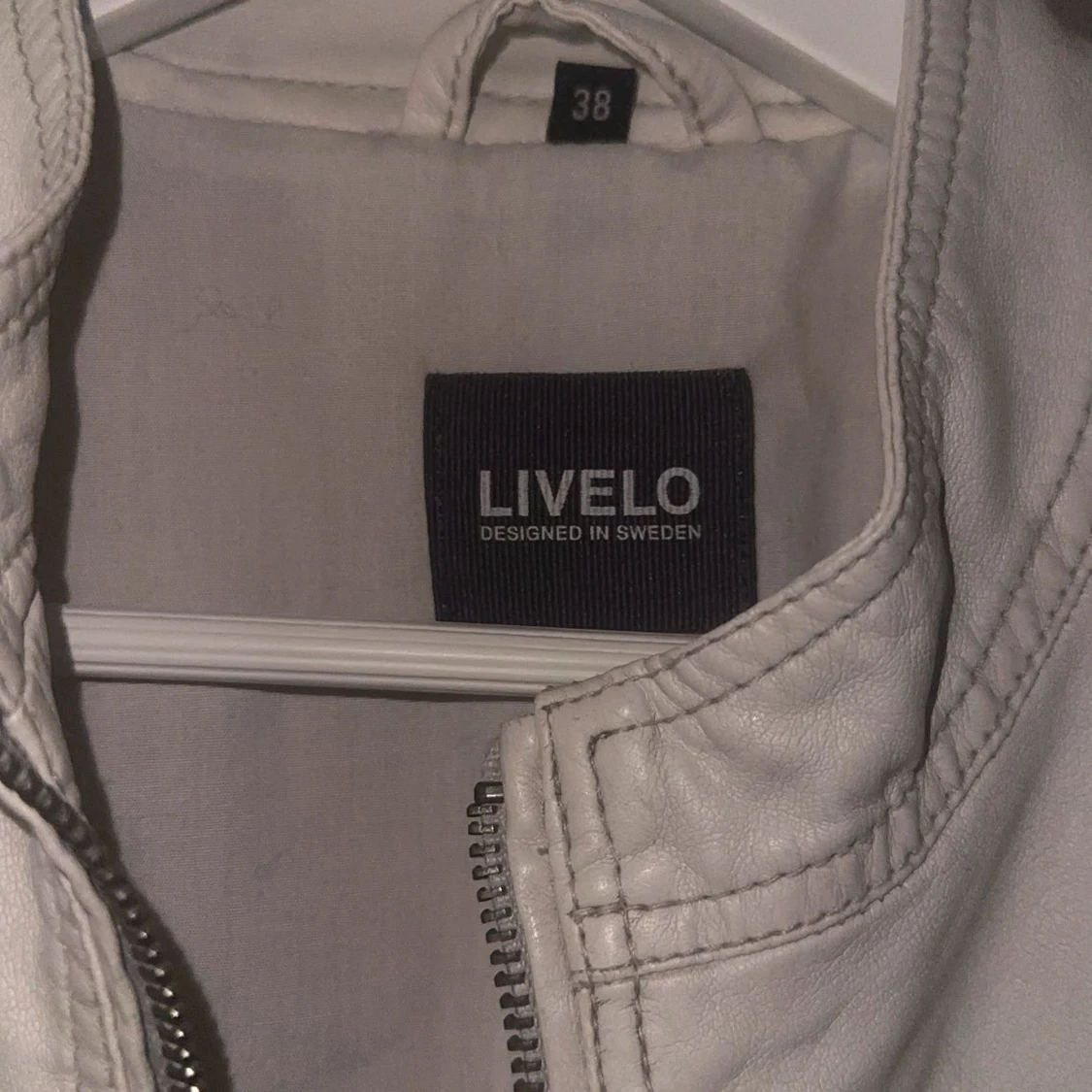 Vit skinnjacka från Livelo, stl 38 - 2