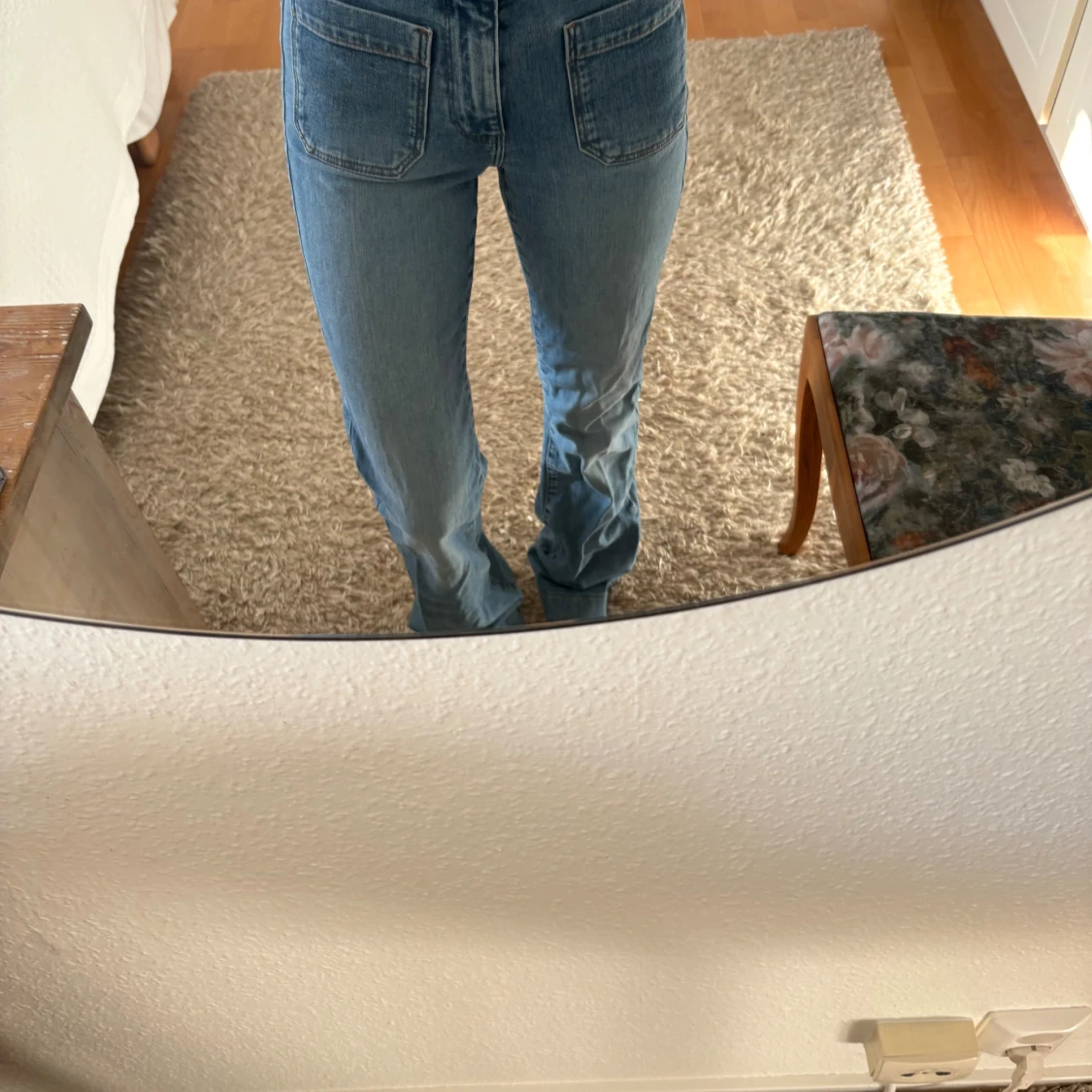Ljusblå bootcut jeans med fickor - 1
