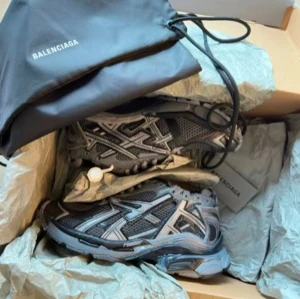 Ba*enci*ga runners - Helt nya kommer med box o allt. Size 41 men passar 42 också