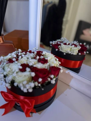 Flower box  - Perfekt till födelsedag, examen, babyshower & mer 💐🤍 DM för beställning eller frågor ✨ Insta/TikTok: @fleuratelierse