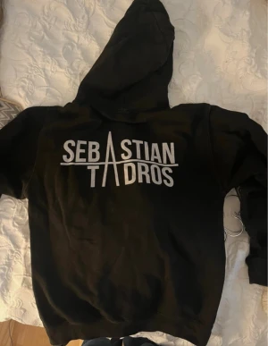 Sebastian Tadros merch - Använd några gånger, fin kvalité 