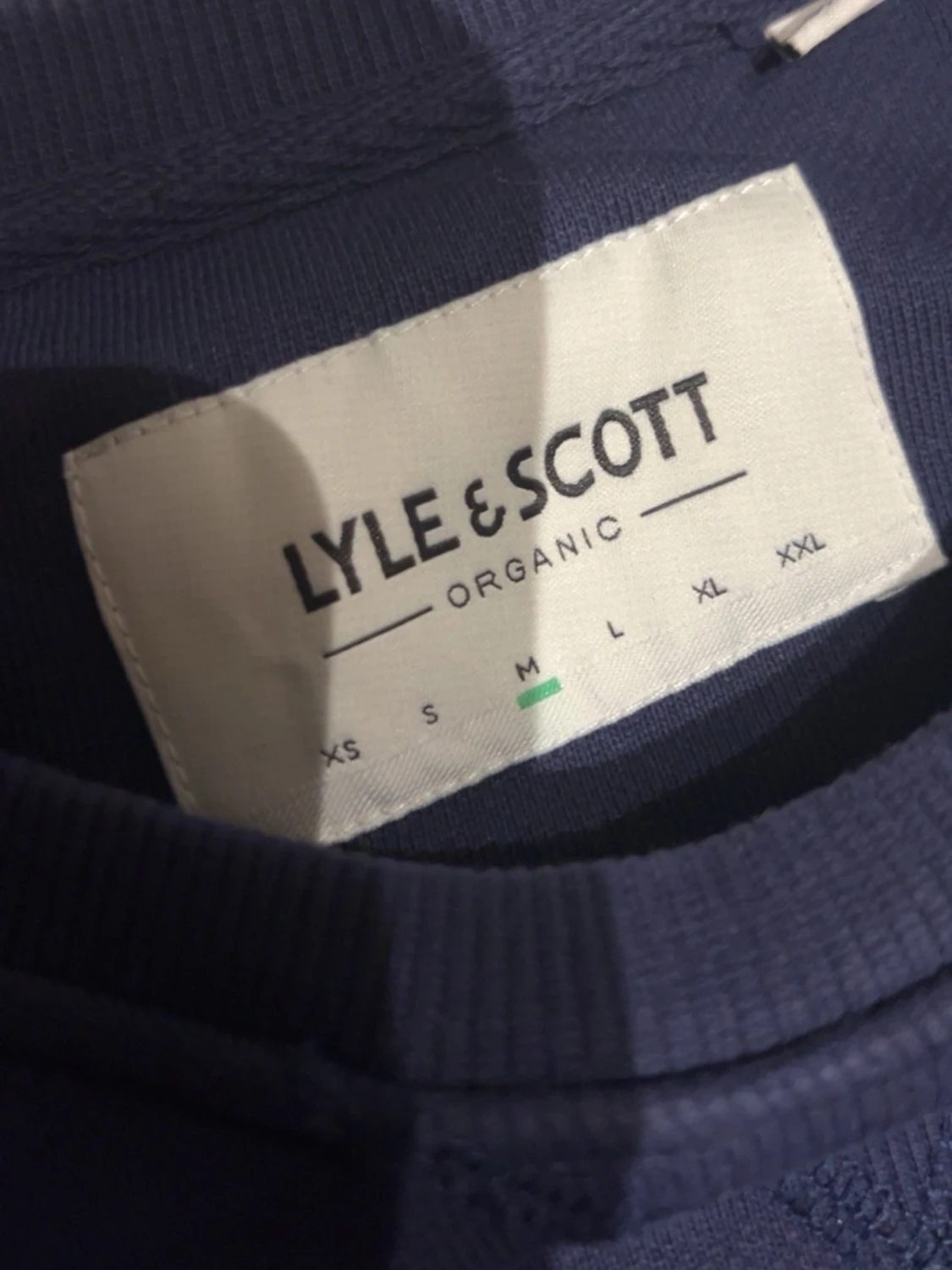 Marinblå sweatshirt från Lyle & Scott - 1