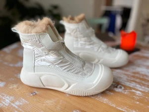 Vinter boots  - Coola boots i moonboot stil. Oanvända pga lite för små. 