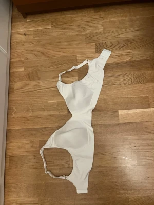 White soft bra - White soft unused bra. Not used at all but it’s been bought for some months. Kappahl XL