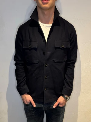 Overshirt - Strl - S | Skick 10/10 | Nypris - ca 3000kr | Vid minsta lilla fundering är det bara att kontakta oss!