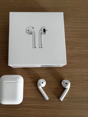 AirPods 2 - 1.1 AirPods 