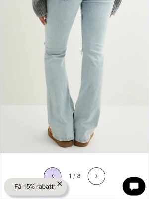 nelly jeans! - (längden är i short!!) säljer de för jag gillar inte riktigt hålen och kan inte lämna tbx de. dom är endast använda ett par gånger så det är inga tecken på användning, prislappen är inte kvar dock 