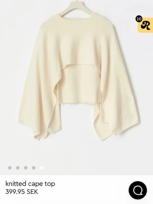 Slutsåld populär stickad tröja me cape - Stickad tröja från Gina med cape/poncho detalj. Helt slutsåld och använd en gång 