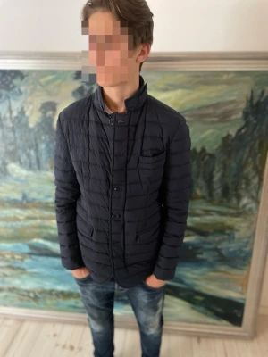 Herno vårjacka - Säljer nu en Herno jacka perfekt till våren🧥                                                              Storlek: S, Skick: 9/10, Vårat pris: 1299kr. Skriv vid minsta fråga, Fraktar alltid inom 24h efter köp📦