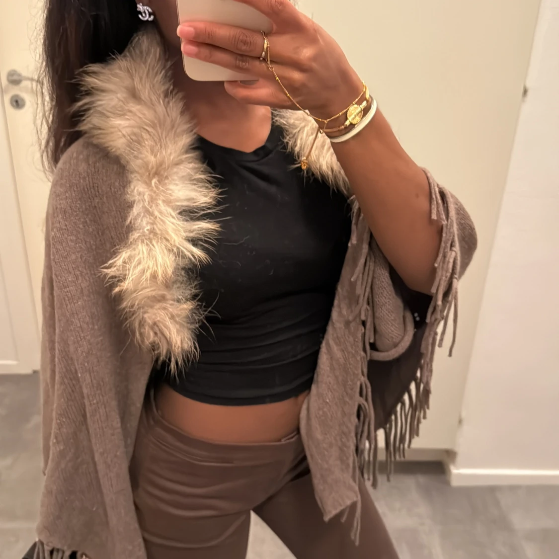 Poncho med fuskpäls  - 1