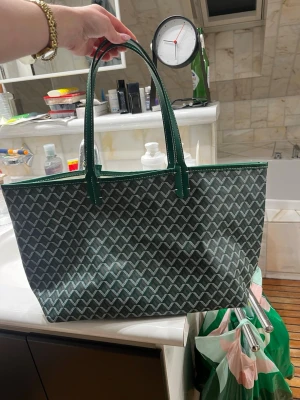 Grön väska med mönster - Grön väska som jag aldrig använt 