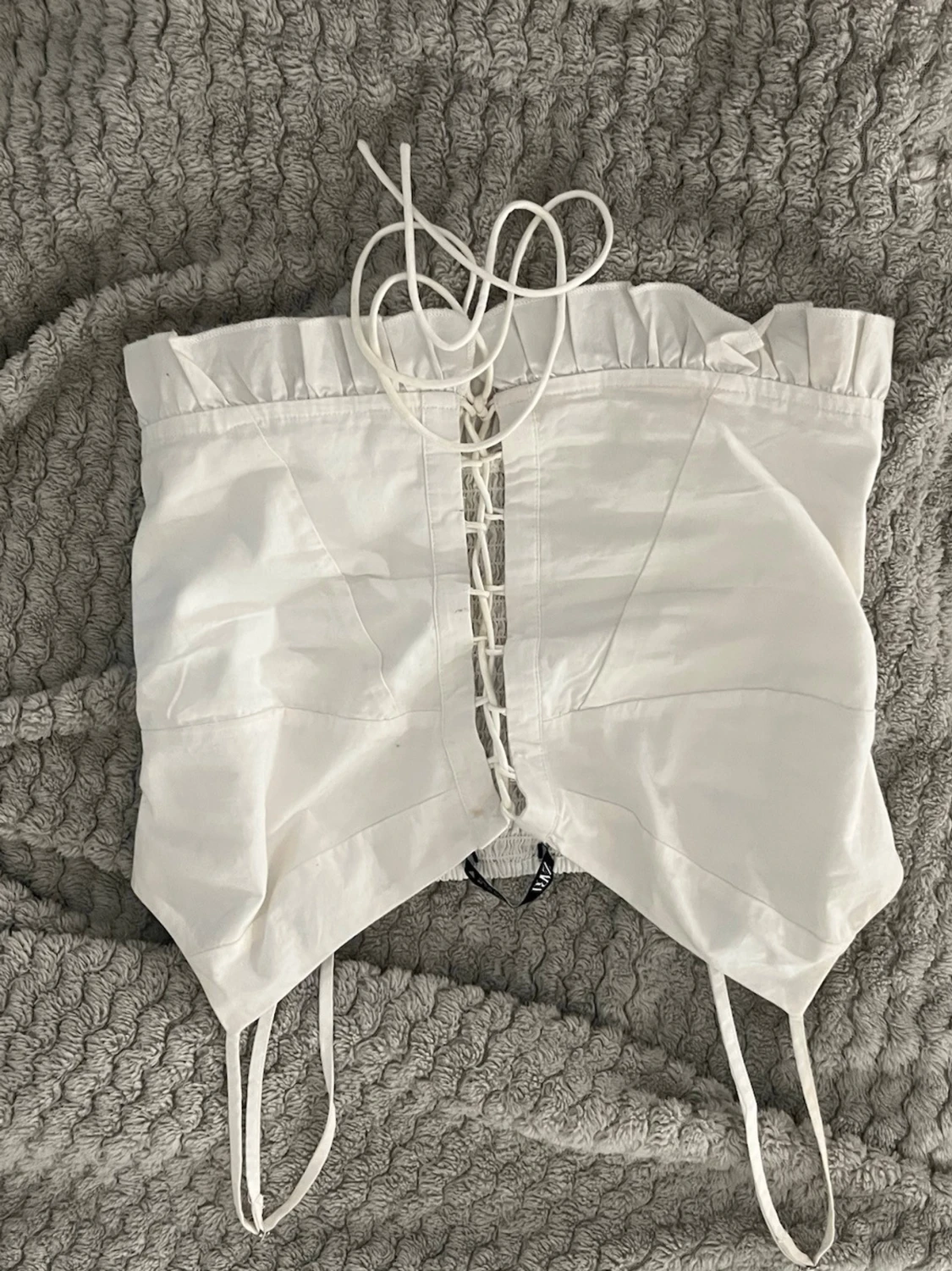 Vit korsettopp med snörning - 2