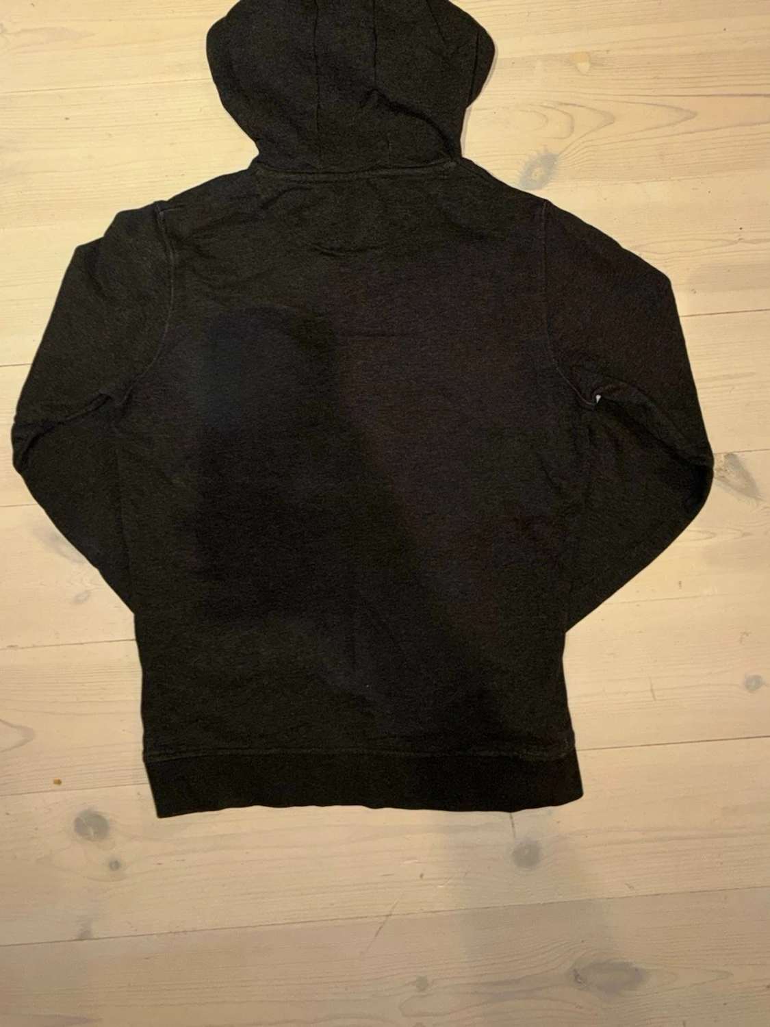 Mörkgrå hoodie från Lyle & Scott - 2