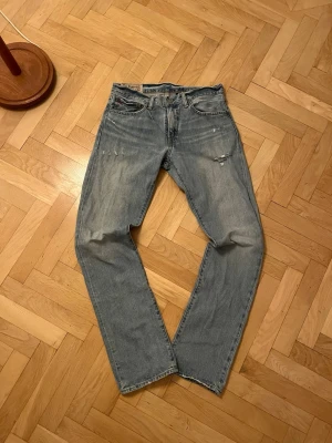 Ralph lauren jeans - Snygga jeans med lite slitningar 