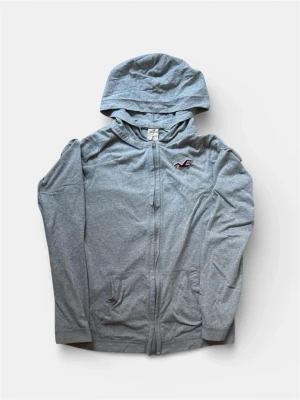 Hollister zip  - Hollister zip hoodie - Storlek M - skriv för mer info om pris osv. Skriv för mer info