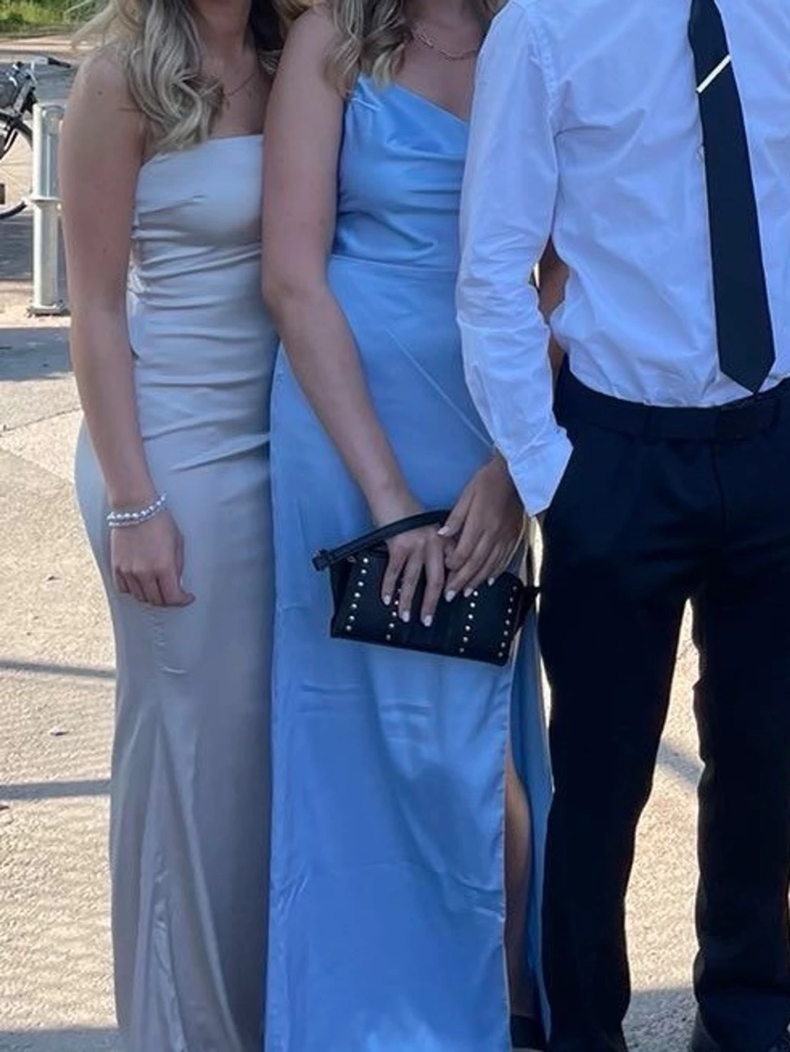 Ljusblå långklänning med slits - 1