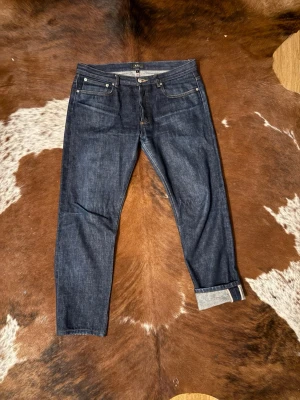 Selvage A.P.C jeans - Tjena! Säljer dessa riktigt feta Selvage A.P.C jeans, byxorna är i riktigt fint skick och fadesen börjar komma in, passar L28