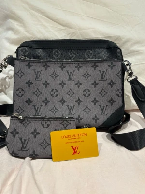 Lv väska  - Aldrig använd 