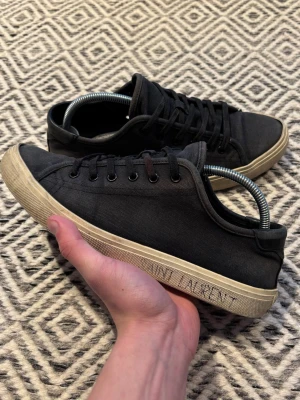 Saint Laurent sneakers - Använt skick | mycket kvar att ge | riktigt unika | storlek 42 | inget og