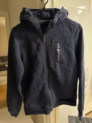 Sail racing tröja  - Jätte fint skick knappt använd, storlek 160 men passar xs 