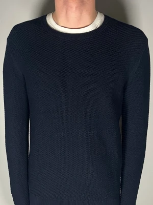 J.Lindeberg tröja - Säljer en riktigt snygg och trendig J.Lindeberg tröja i fint skick, storlek S, vid frågor är det bara att skriva //Gramenti