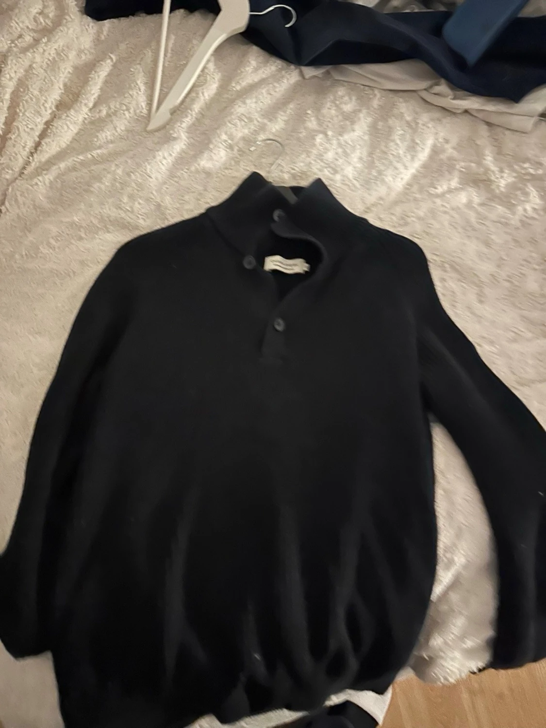 Svart stickad tröja från FRIDAY CASUAL