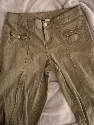 Gröna H&M jeans - Super fina gröna H&M jeans, I fint skick💖
