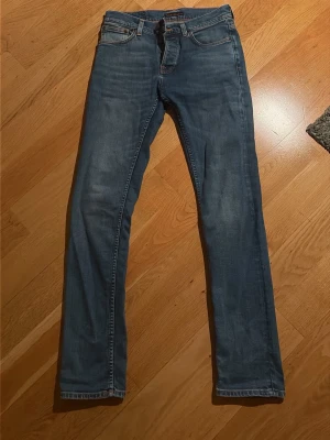 Nudie Jeans Grim Tim - Säljer ett par Nudie Jeans i modellen Grim Tim. Storlek 30:34
