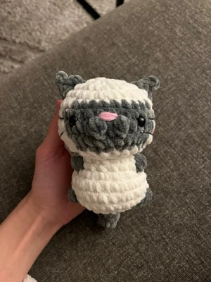 Virkad katt  - Virkad av mig🤍 tar emot beställningar 