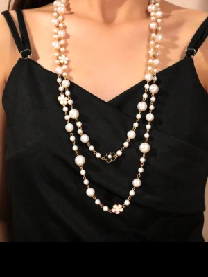 Lång halsband Necklace blommig pärlor  - .              .