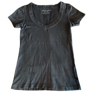 Grå v-ringad T-shirt/ topp, Vero Moda - Grå T-shirt i tjockt bra bomullstyg (100% bomull)