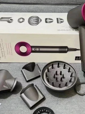 Dyson supersonic HD08 - Säljer en Dyson supersonic HD08 helt nytt jag har inte öpnna ens den , och den som är öppet som ni ser på bilder är min och jag har en andra som jag har inte öpnna och jag kommer inte använda det darför jag säljer den , priset kan diskuteras.