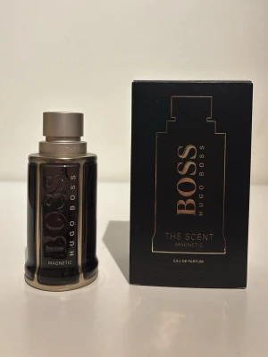 Hugo Boss The Scent Magnetic EdP - Säljer min Hugo boss the scent magnetic Edp. Cirka 30/50 ml kvar. Bara att höra av sig vid funderingar!