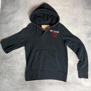 Hollister hoodie - Eftertraktad och sällsynt hollister hoodie| Skick: 9,5/10|. Storlek M|