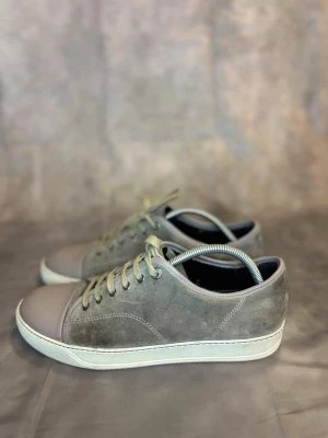 Lanvin Cap toe | Size 44 - Snygga lanvins i storlek 44, defekter vid tårna syns på bild. Annars mycket bra skick. Skriv vid frågor 🙏