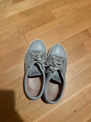 Gråa Lanvins - - Lanvin captoe - Storlek 6 (40) - Skick 6/10