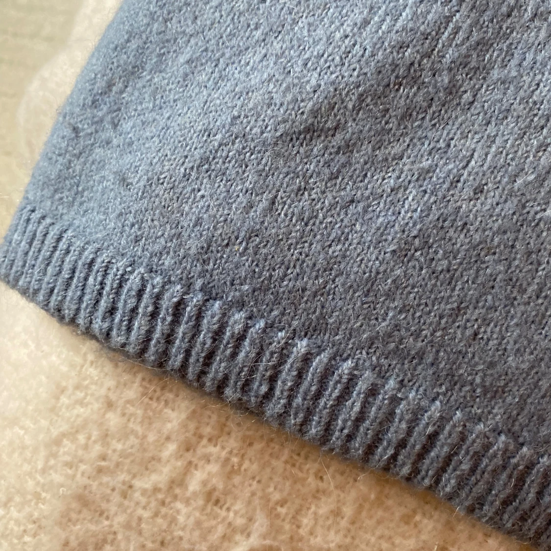 Ljusgrå stickad tröja Gina Tricot - 2