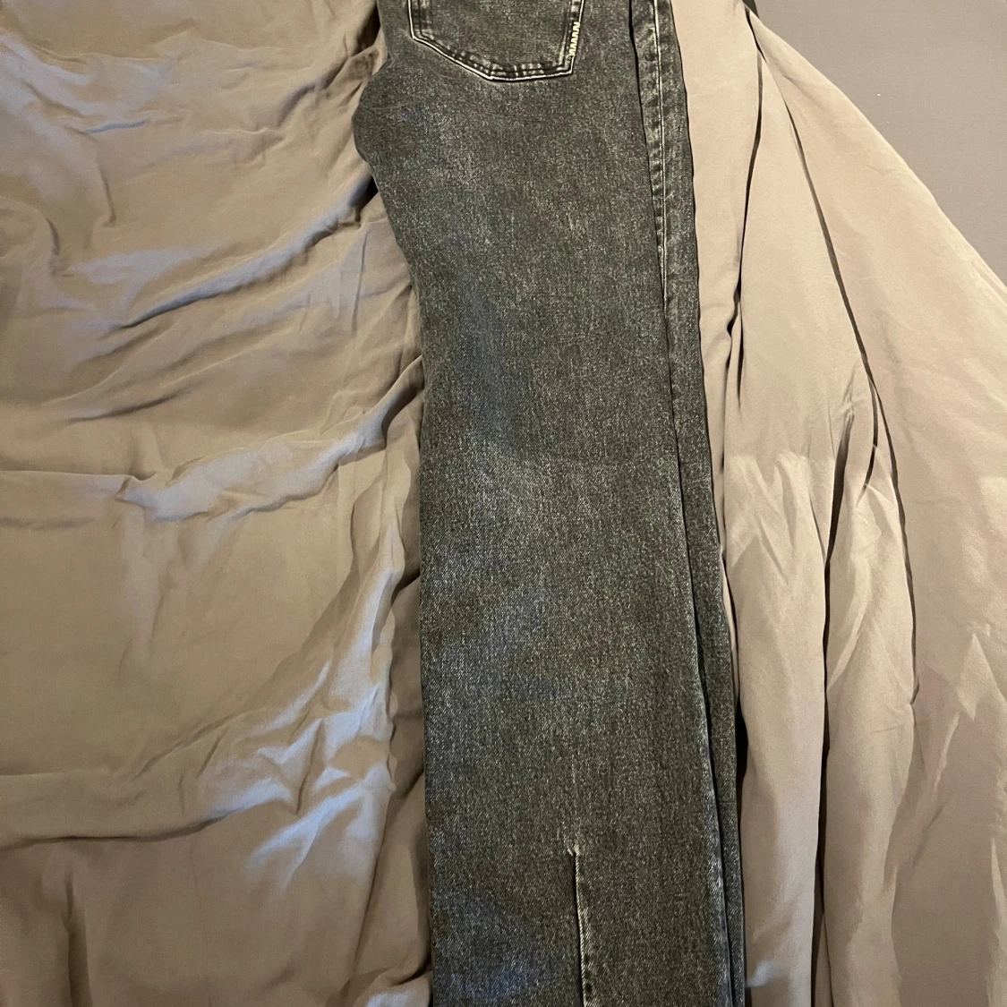 Svarta Ray Straight jeans från Neuw - 1