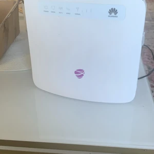 Telias huawei mobilt bredband 5g (låst till telia) - Tjena säljer nu min mobila bredband som de står den är tyvärr låst till Telia .hyffsat ny någon månad gammal kanske tänkte 700