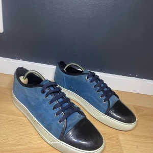 Lanvin DDB1 - Lanvin DDB1 | Nypris: 5000kr | Storlek: Uk 6  |Skick: mycket bra | Medföljer: endast skor | extremt snygga och är extremt eftertraktade nu till hösten/vintern! Passar både fest och vardag! Hör av dig vid minsta lilla fråga🤩 