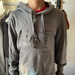Armani hoodie - Väldigt snygg, sparsamt använd