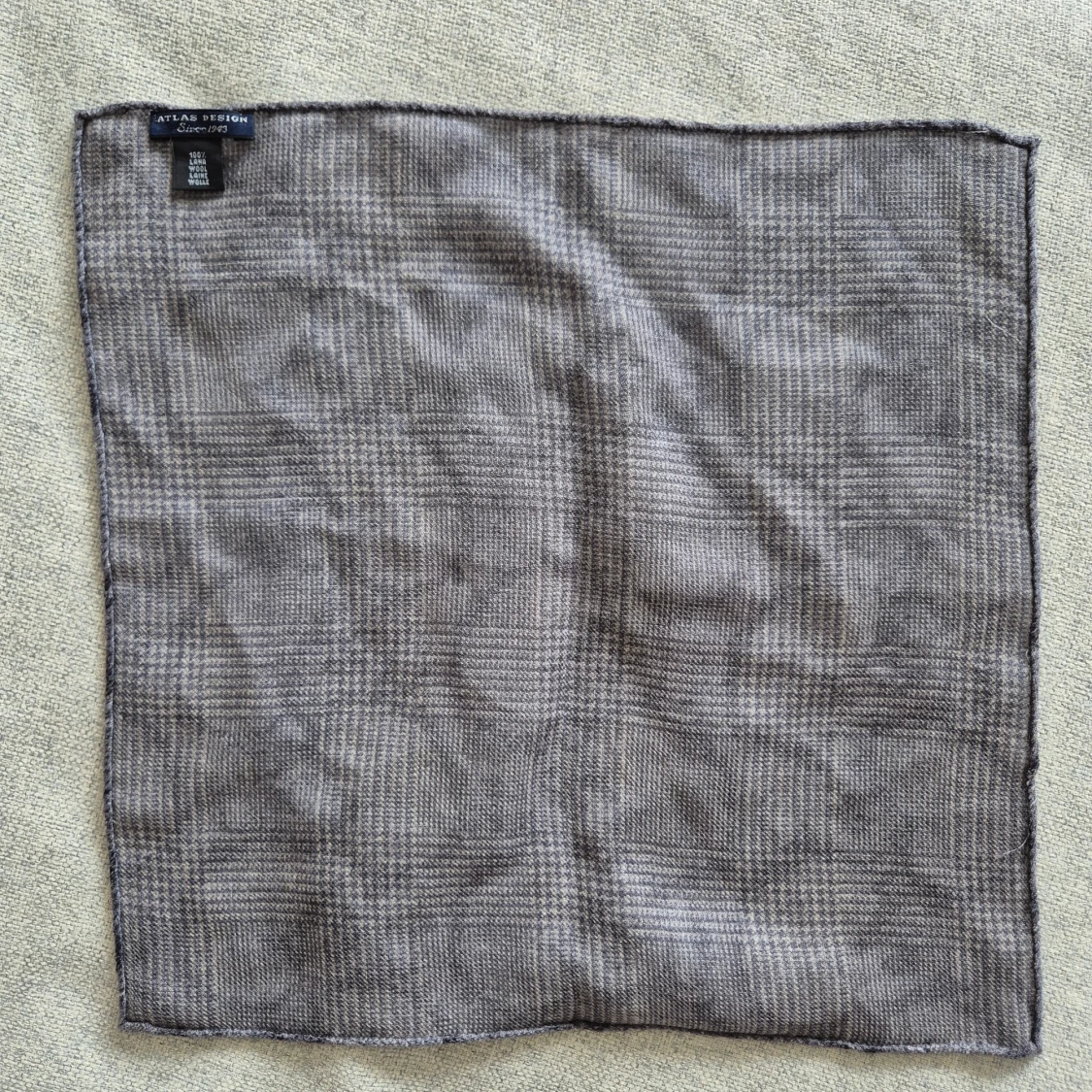 Grå rutig halsduk från Atlas Design - 1